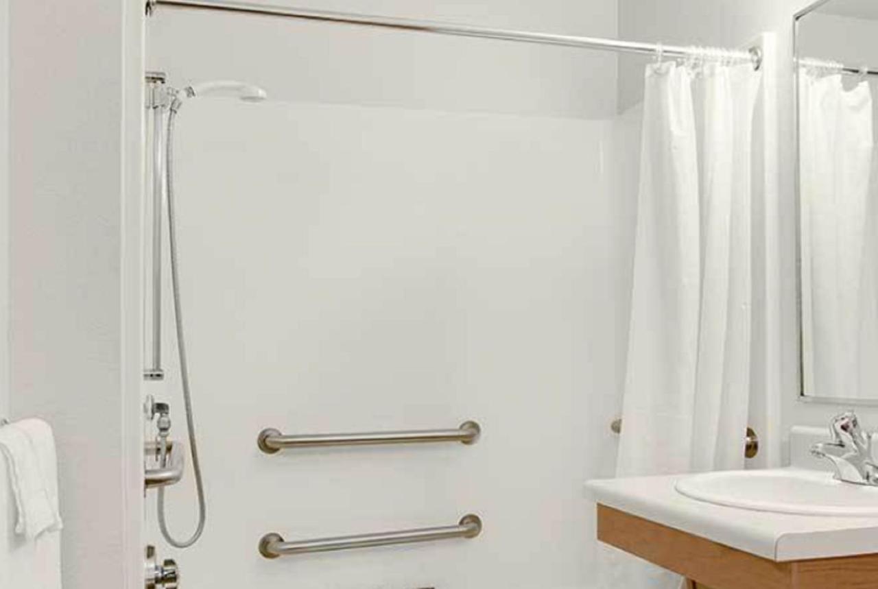 Woodspring Suites Алънтаун Екстериор снимка