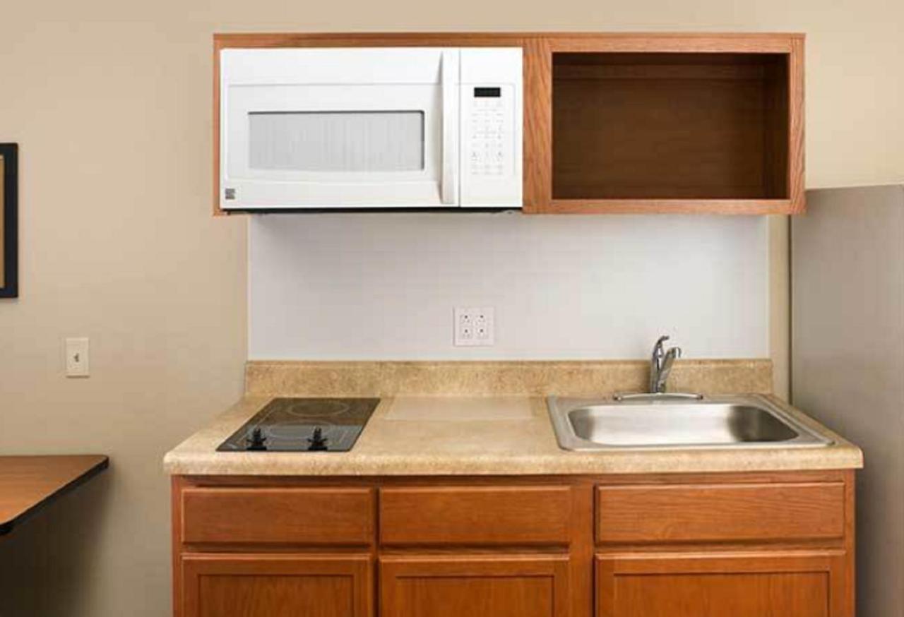 Woodspring Suites Алънтаун Екстериор снимка