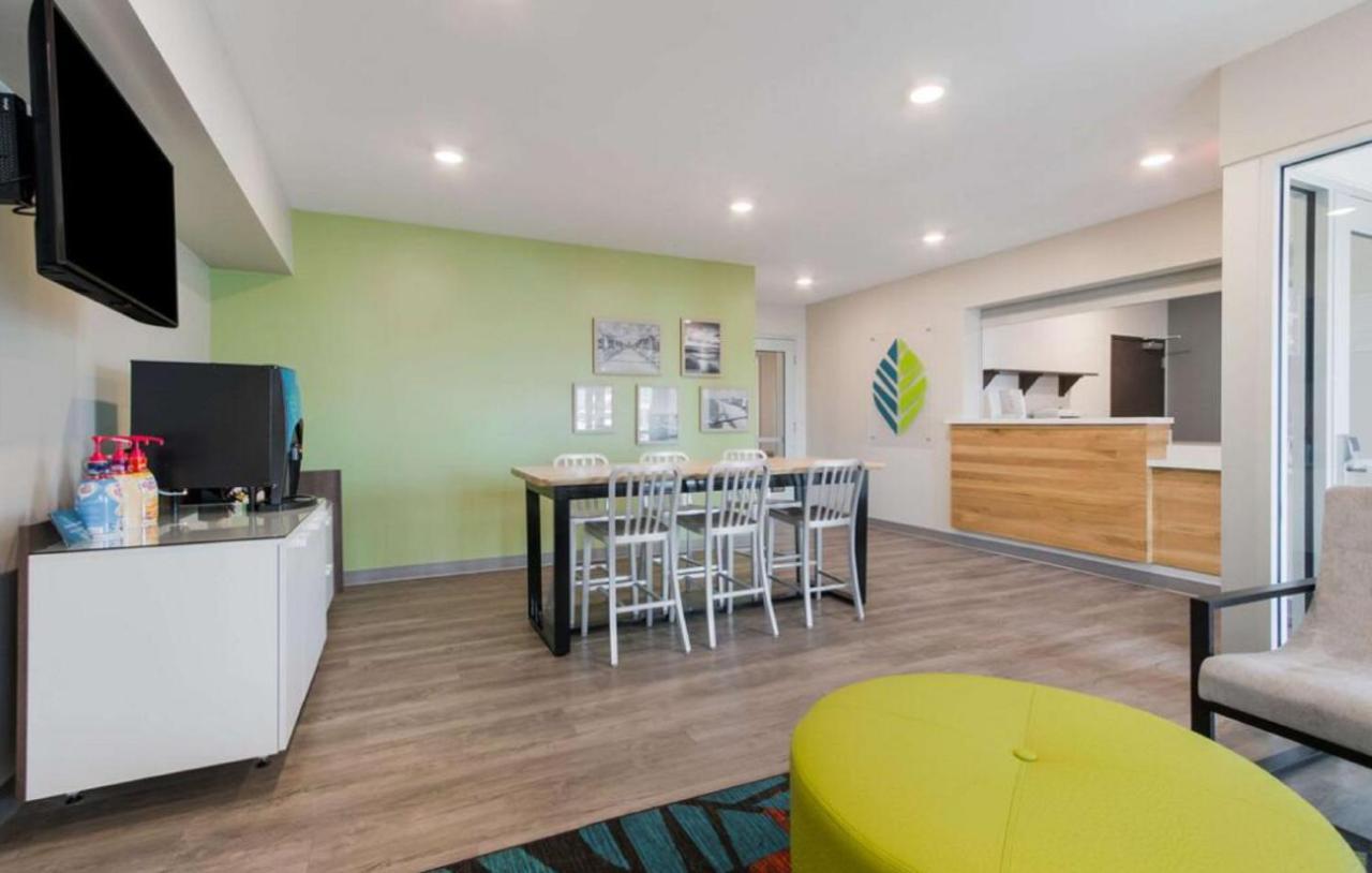 Woodspring Suites Алънтаун Екстериор снимка
