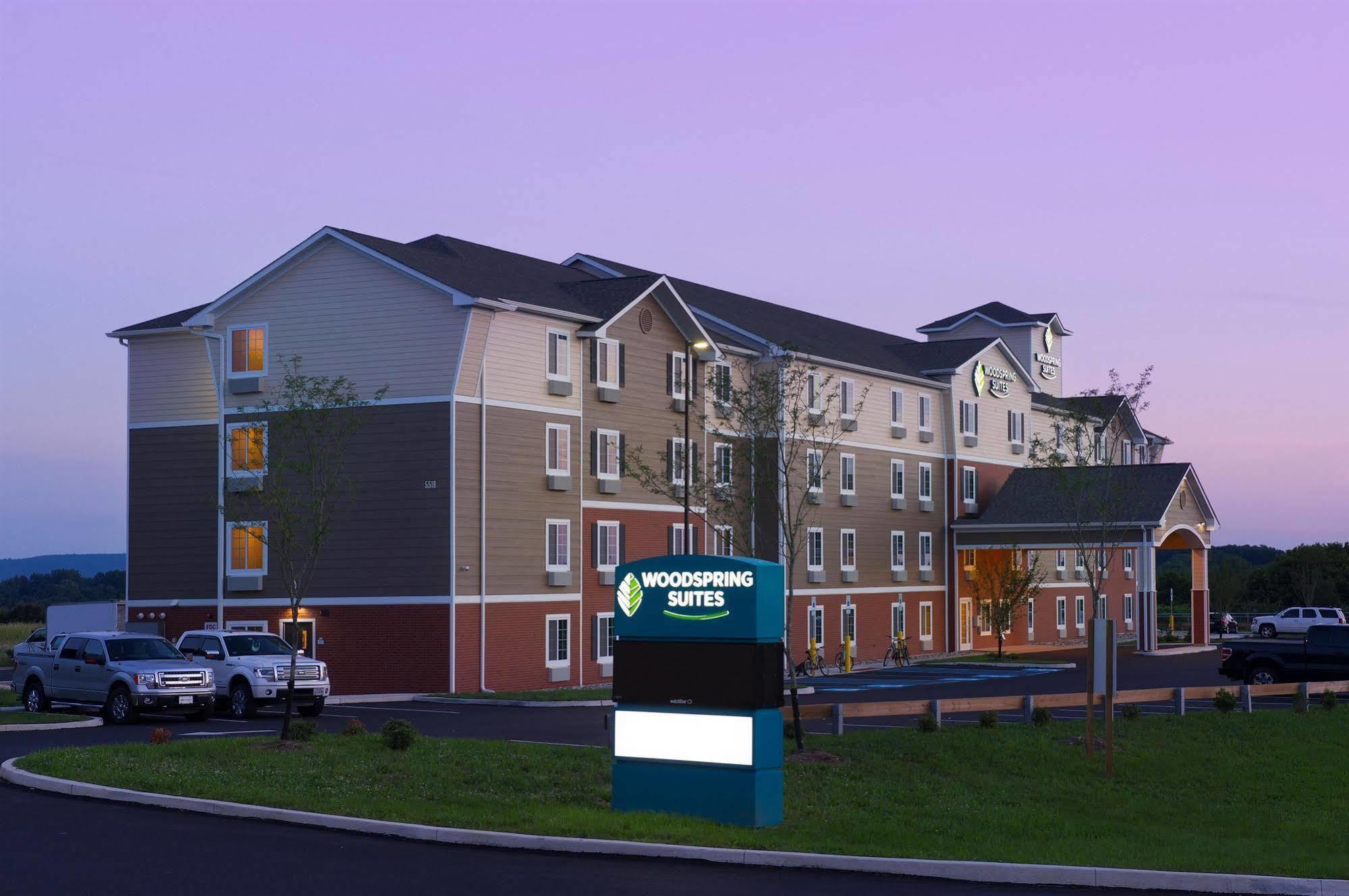 Woodspring Suites Алънтаун Екстериор снимка