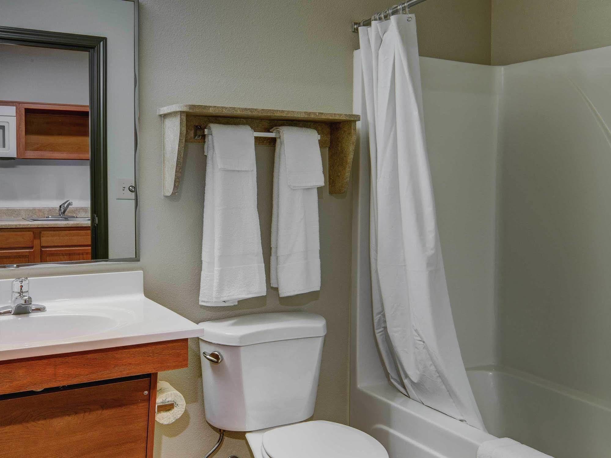 Woodspring Suites Алънтаун Екстериор снимка